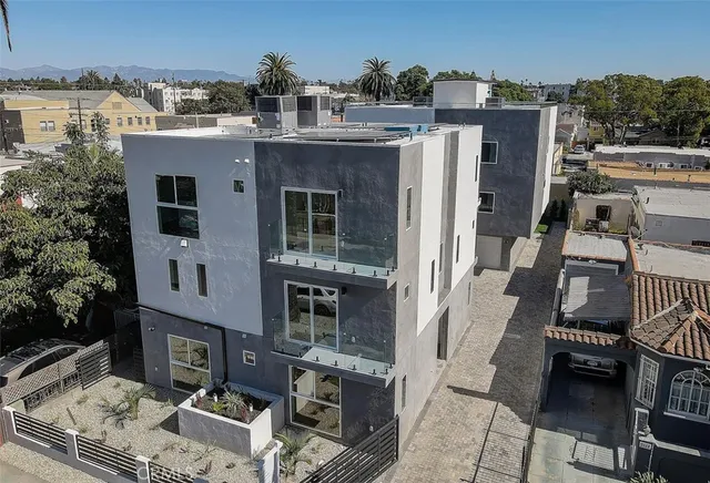 $3,988 | 2638 Virginia, Los Angeles, CA 90016