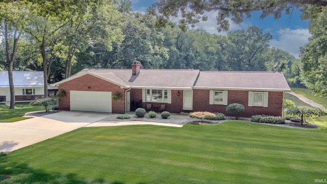 $794,500 | 56085 County Road 33, Middlebury, IN 46540