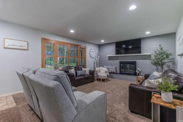 $794,500 | 56085 County Road 33, Middlebury, IN 46540