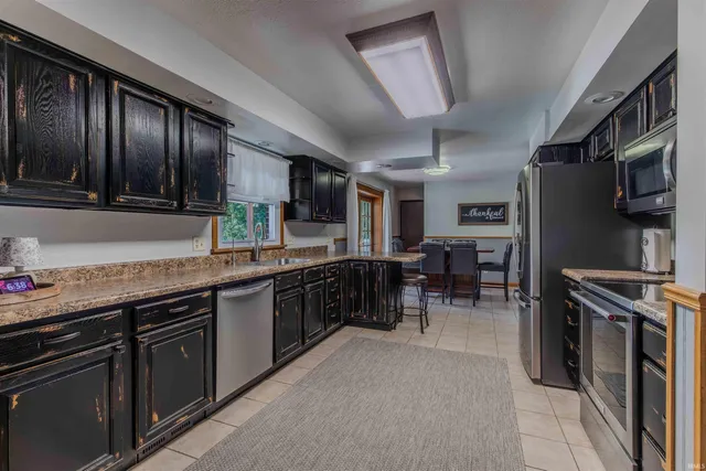 $794,500 | 56085 County Road 33, Middlebury, IN 46540