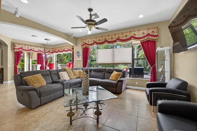 a view of a livingroom with furniture and a ceiling fan