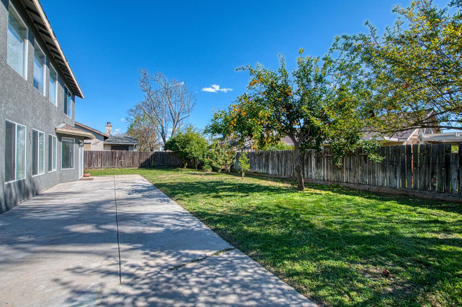 2836 Griffith Avenue Clovis, CA 93611 - Photo 38 of 41 a view of yard with small cabin