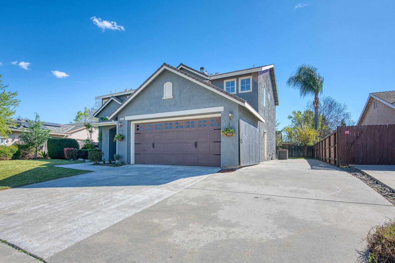 2836 Griffith Avenue Clovis, CA 93611 - Photo 39 of 41 a front view of a house with a yard and garage