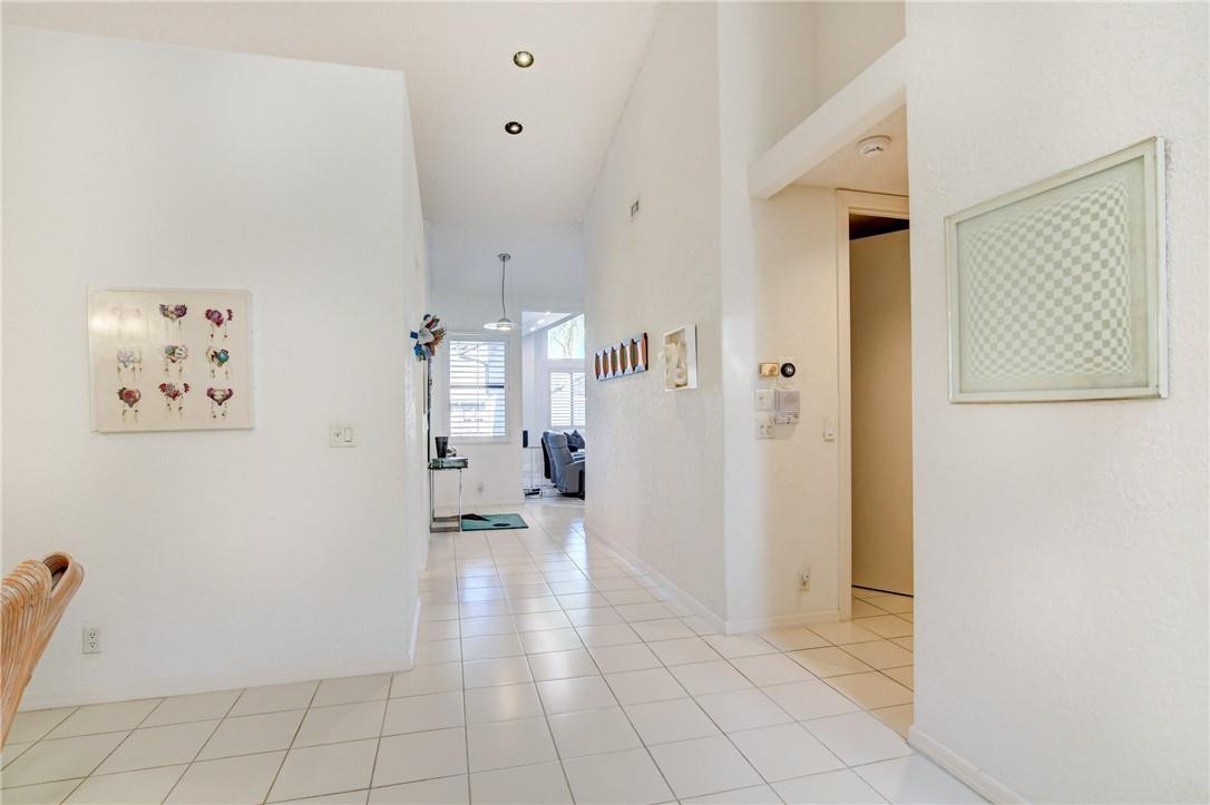 21260 Clubside Drive, Unit B Boca Raton, FL 33434 - Photo 7 of 50 Foyer
