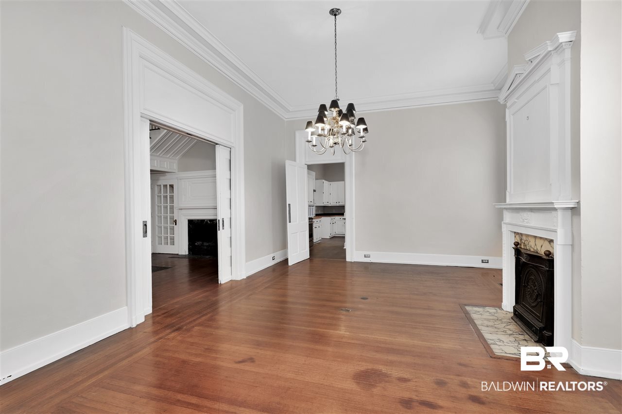 1108 Government Street Mobile, AL 36604 - Photo 10 of 49 Oversized Rooms