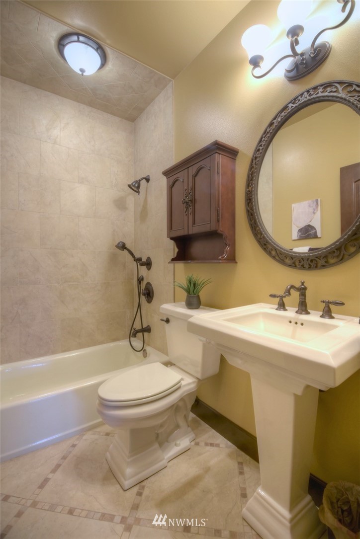 2620 Country Club Road Northwest Olympia, WA 98502 - Photo 9 of 36 Gallery Image 9