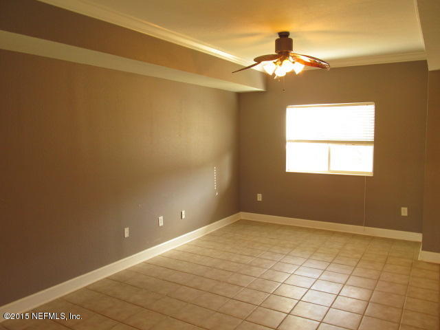 9745 Touchton Road, Unit 1404 Jacksonville, FL 32246 - Photo 6 of 12 Living Room