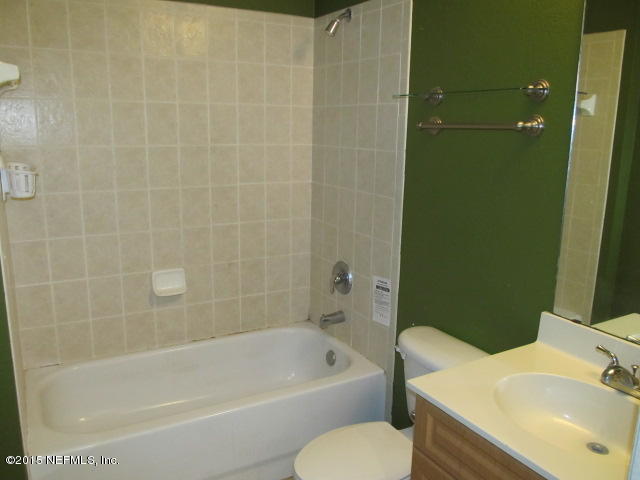 9745 Touchton Road, Unit 1404 Jacksonville, FL 32246 - Photo 8 of 12 Hallway Bathroom