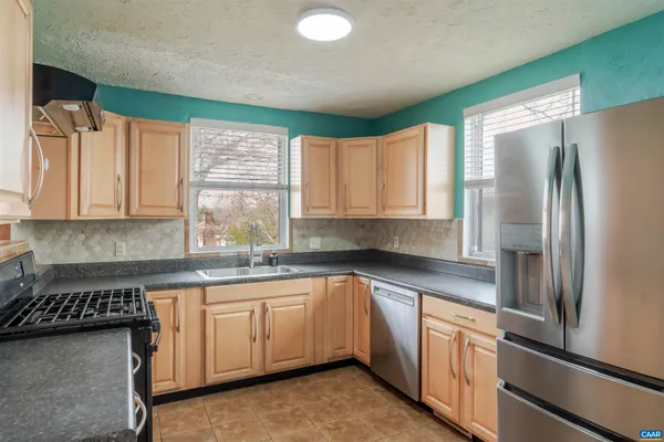 $386,200 | 424 Oak Avenue, Waynesboro, VA 22980