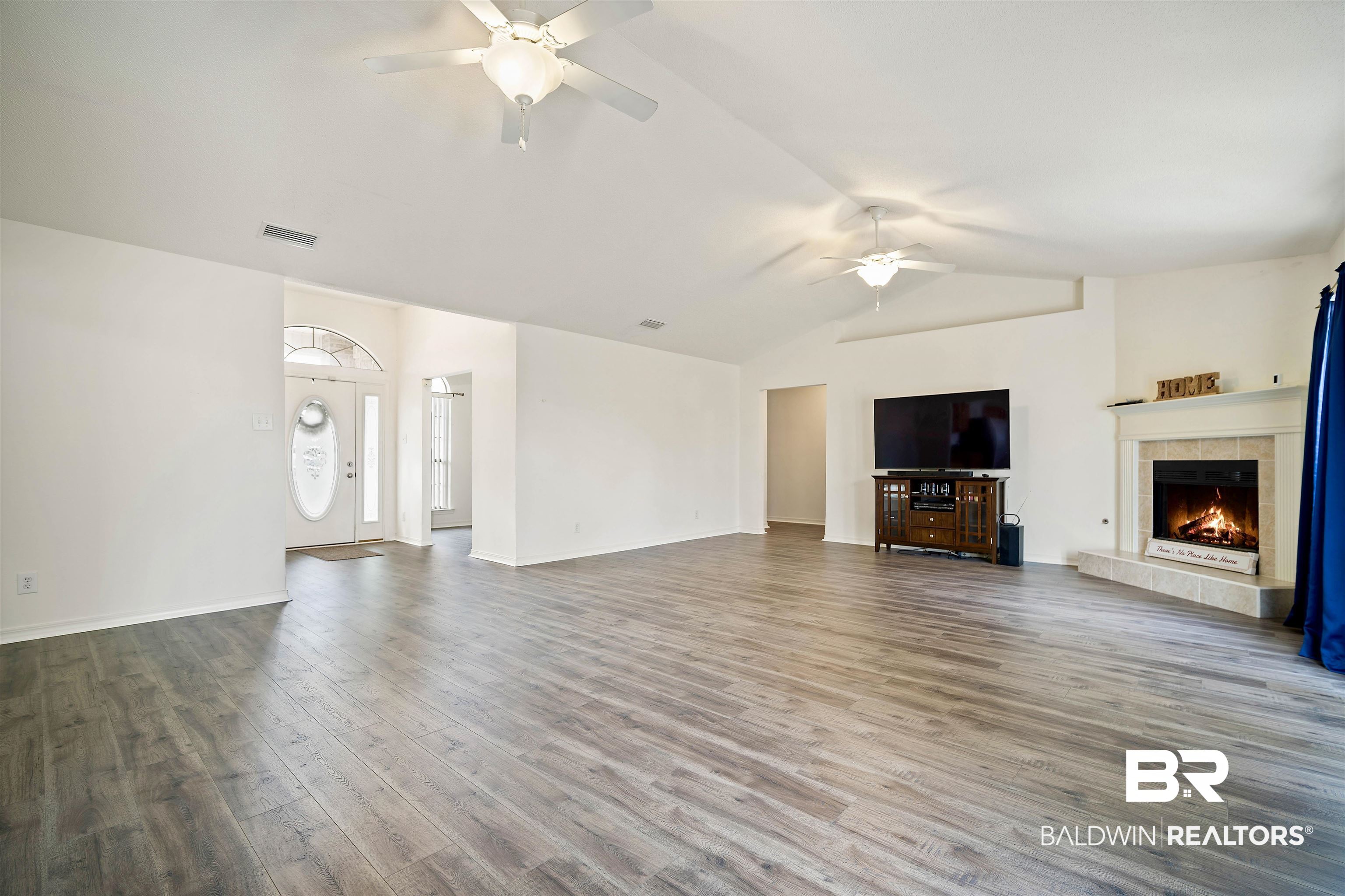 10692 Middle Oak Drive Mobile, AL 36695 - Photo 6 of 27 Living Room