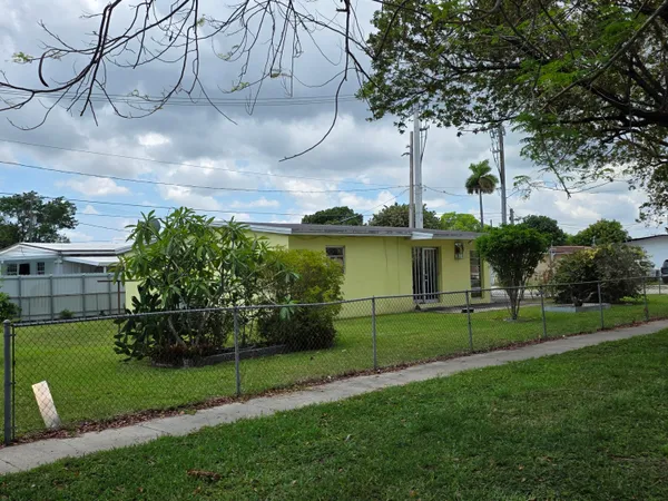 $418,347 | 6495 West 2nd Court, Hialeah, FL 33012