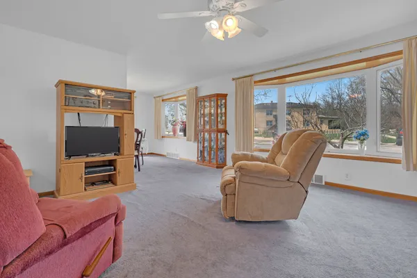 $215,000 | 2 Davison Street, Joliet, IL 60433