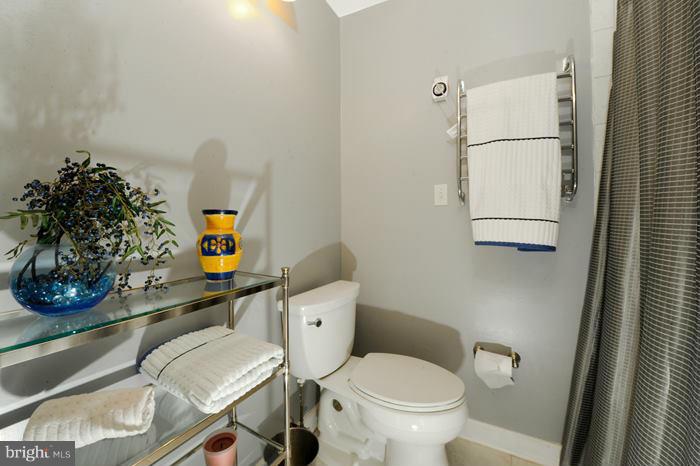 10120 Spring Pools Lane Columbia, MD 21044 - Photo 20 of 30 Upper Level Bath