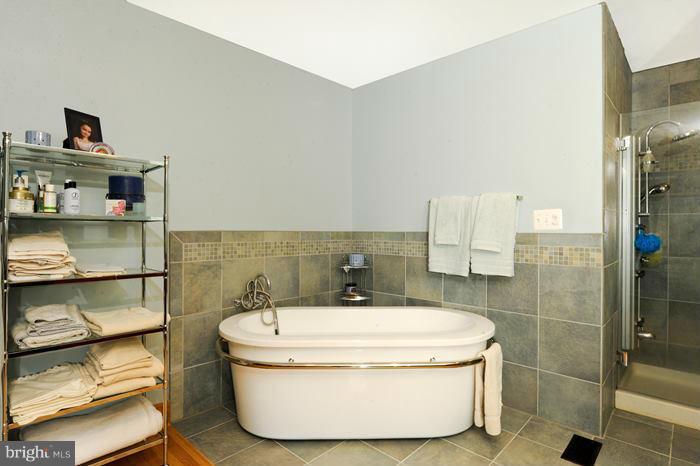 10120 Spring Pools Lane Columbia, MD 21044 - Photo 21 of 30 Soaking tub in owner's bathroom