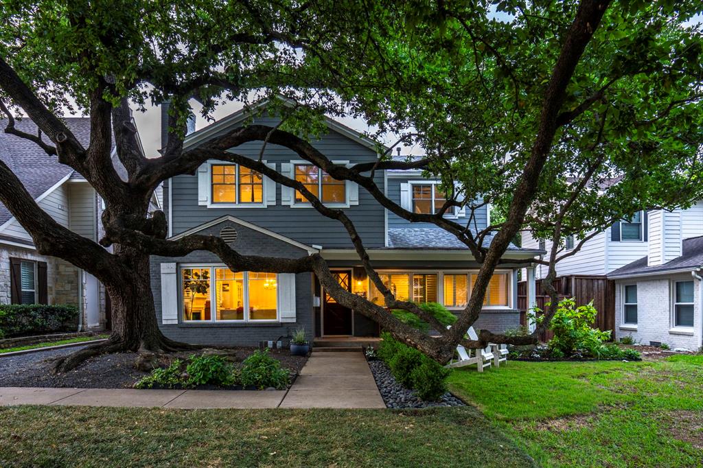 View of front of home featuring a front yard and brick siding