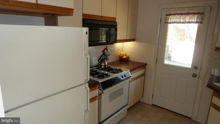 3507 Olympic Street Silver Spring, MD 20906 - Photo 11 of 28 Kitchen