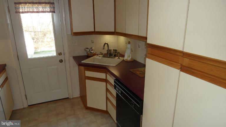 3507 Olympic Street Silver Spring, MD 20906 - Photo 18 of 28 Kitchen