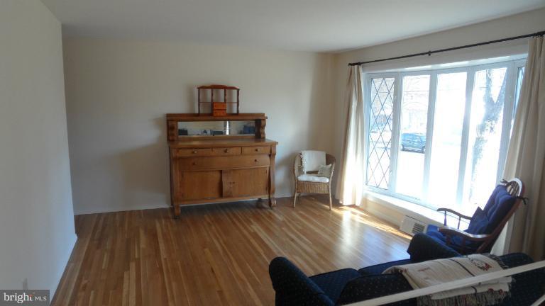 3507 Olympic Street Silver Spring, MD 20906 - Photo 10 of 28 Living Room