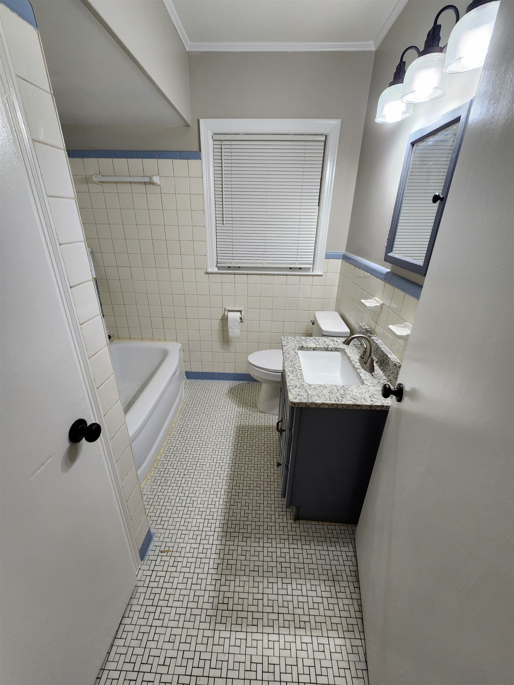 4624 Willow Road Memphis, TN 38117 - Photo 3 of 14 a bathroom with a sink and a mirror