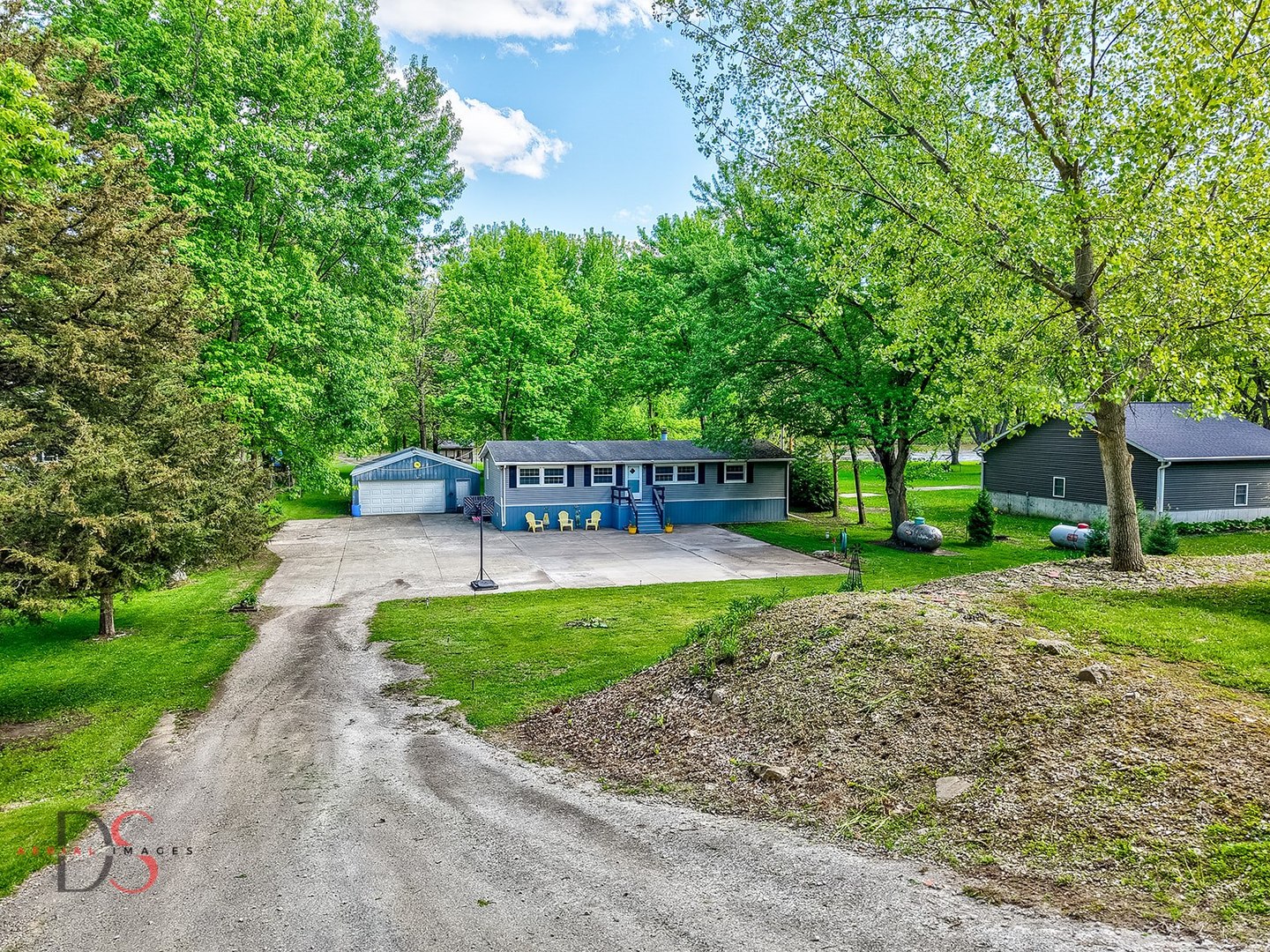 1906 North 2959th Road Ottawa, IL 61350 - Photo 3 of 28 a view of a house with a yard