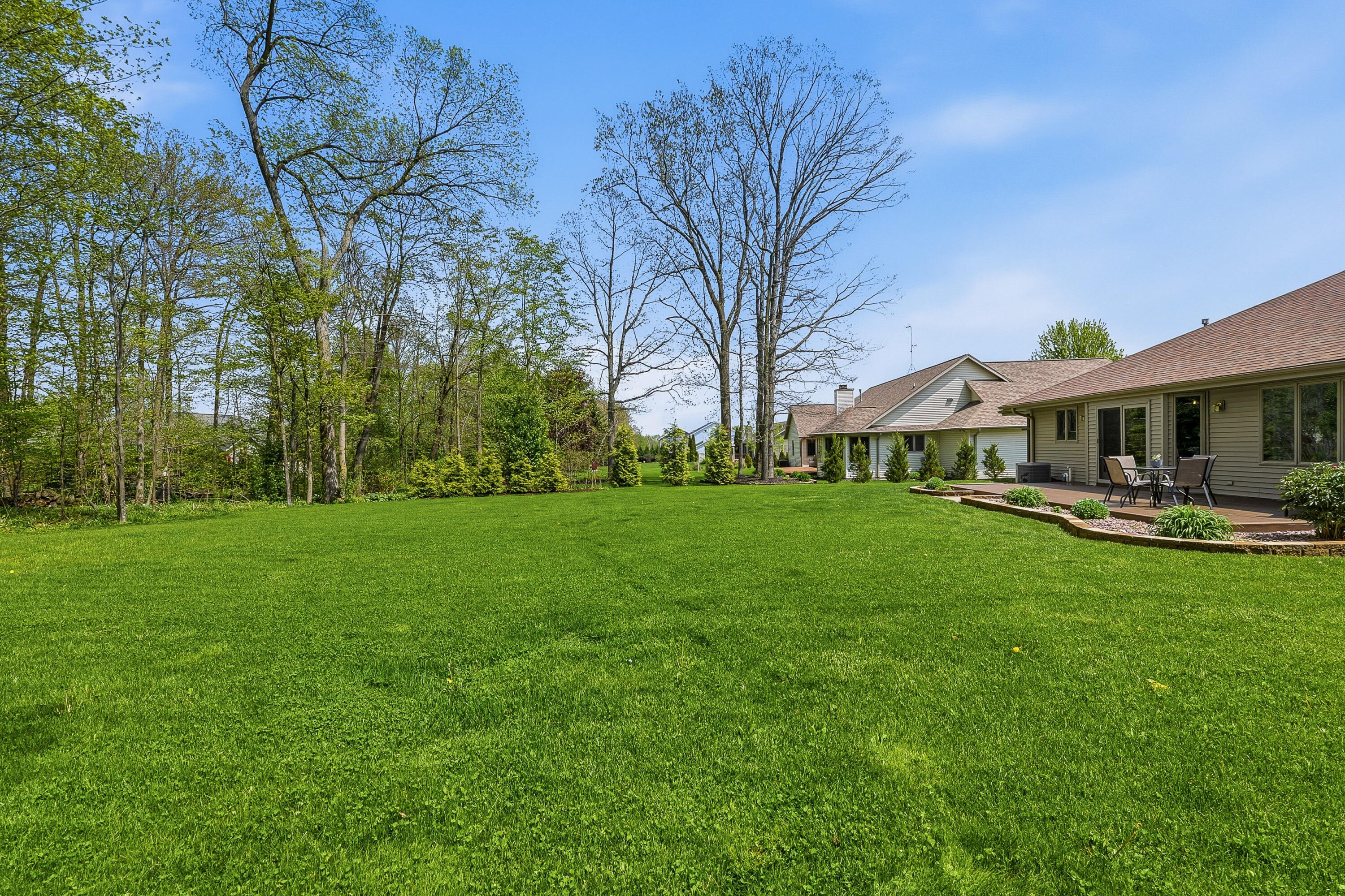 1616 Sandstone Lane Howards Grove, WI 53083 - Photo 37 of 47 Large Backyard