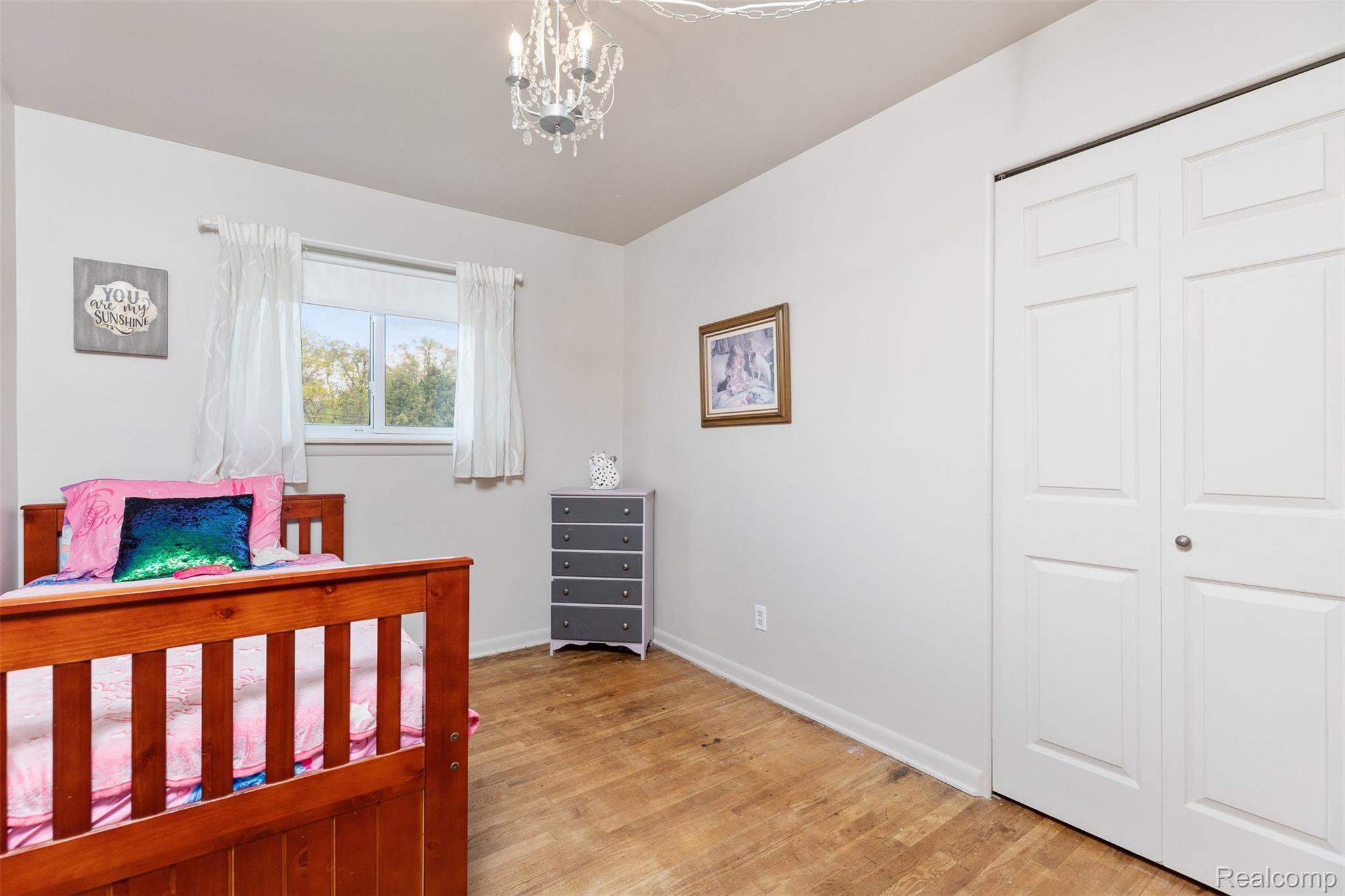 5451 Farm Road Waterford, MI 48327 - Photo 21 of 29 3rd Bedroom, Hardwood