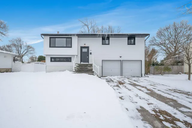 $719,000 | 104 Harrisburg Street, Bay Shore, NY 11706