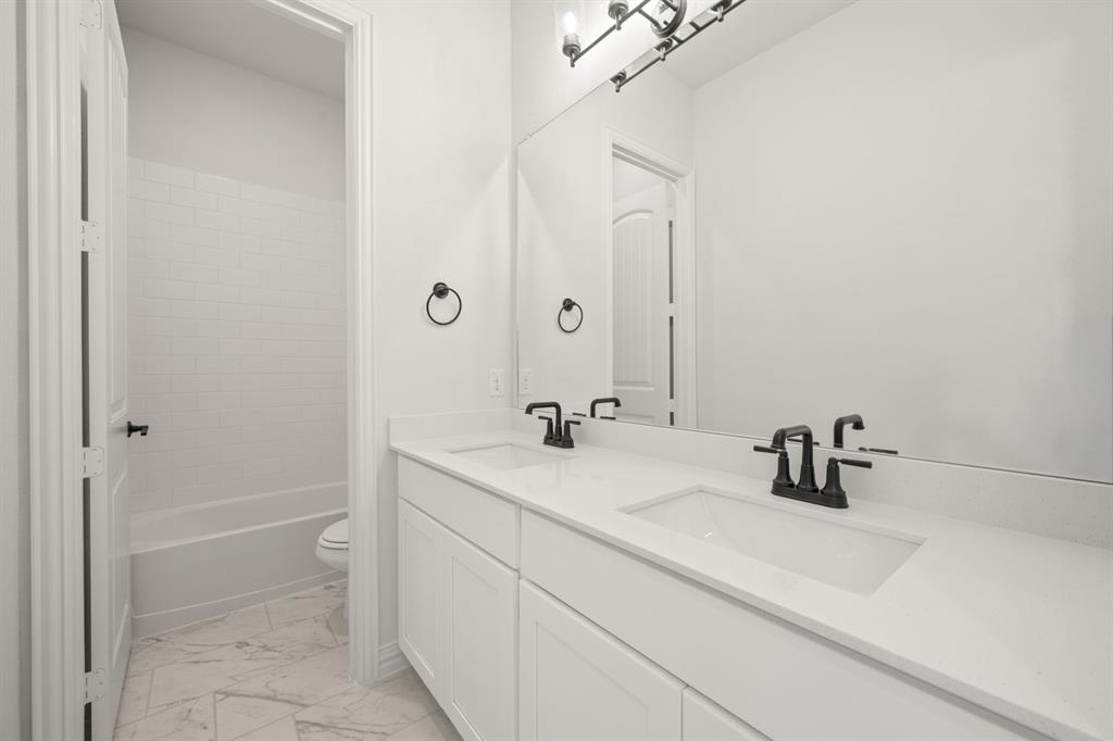 132 Fan Mill Trail Weatherford, TX 76085 - Photo 14 of 24 132 Fan Mill- Bathroom-1