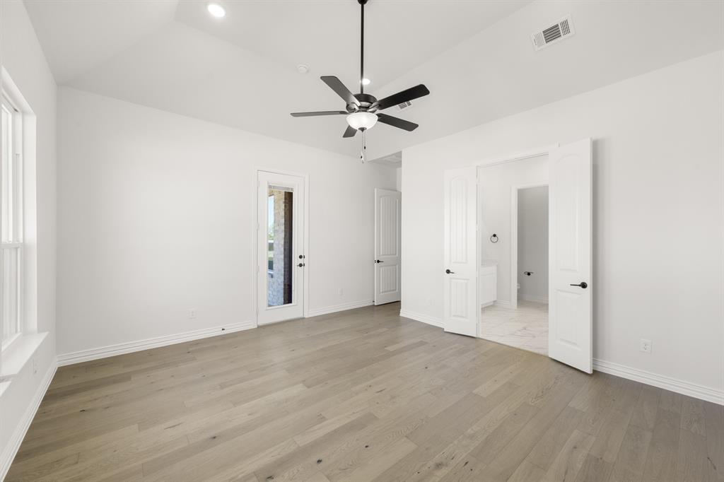 132 Fan Mill Trail Weatherford, TX 76085 - Photo 20 of 24 132 Fan Mill- Primary Suite-3