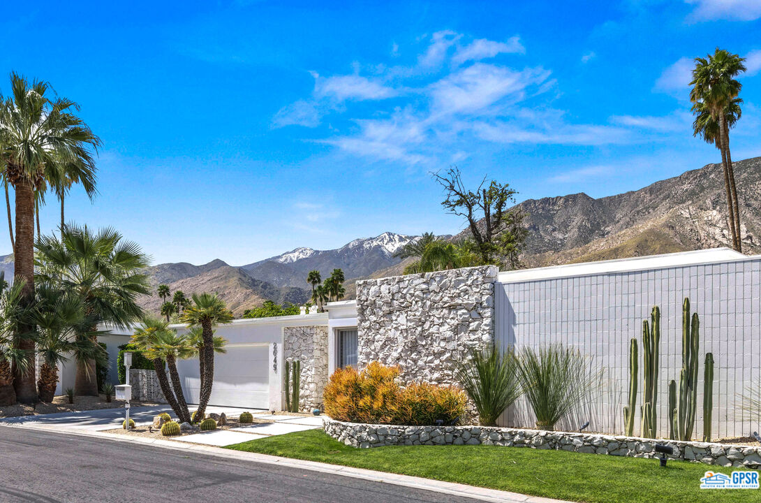 2649 Kings Road West Palm Springs, CA 92264 - Photo 2 of 50