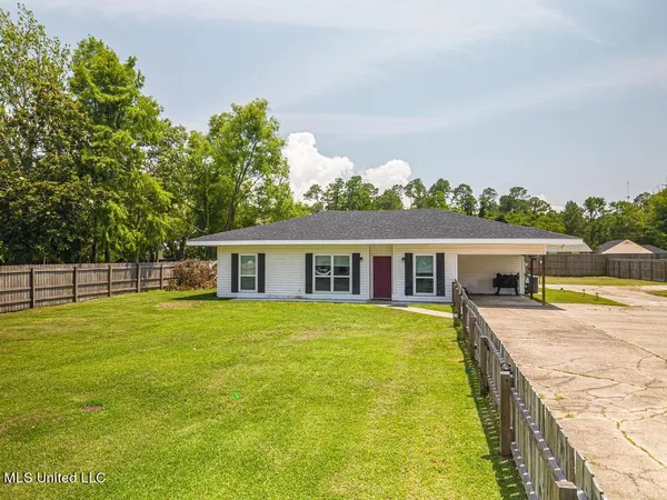 $1,725 | 410 Old Spanish Trail, Unit A, Waveland, MS 39576
