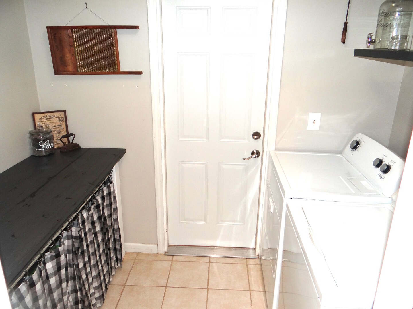 809 Douglas Street Morris, IL 60450 - Photo 15 of 22 a utility room with dryer and washer