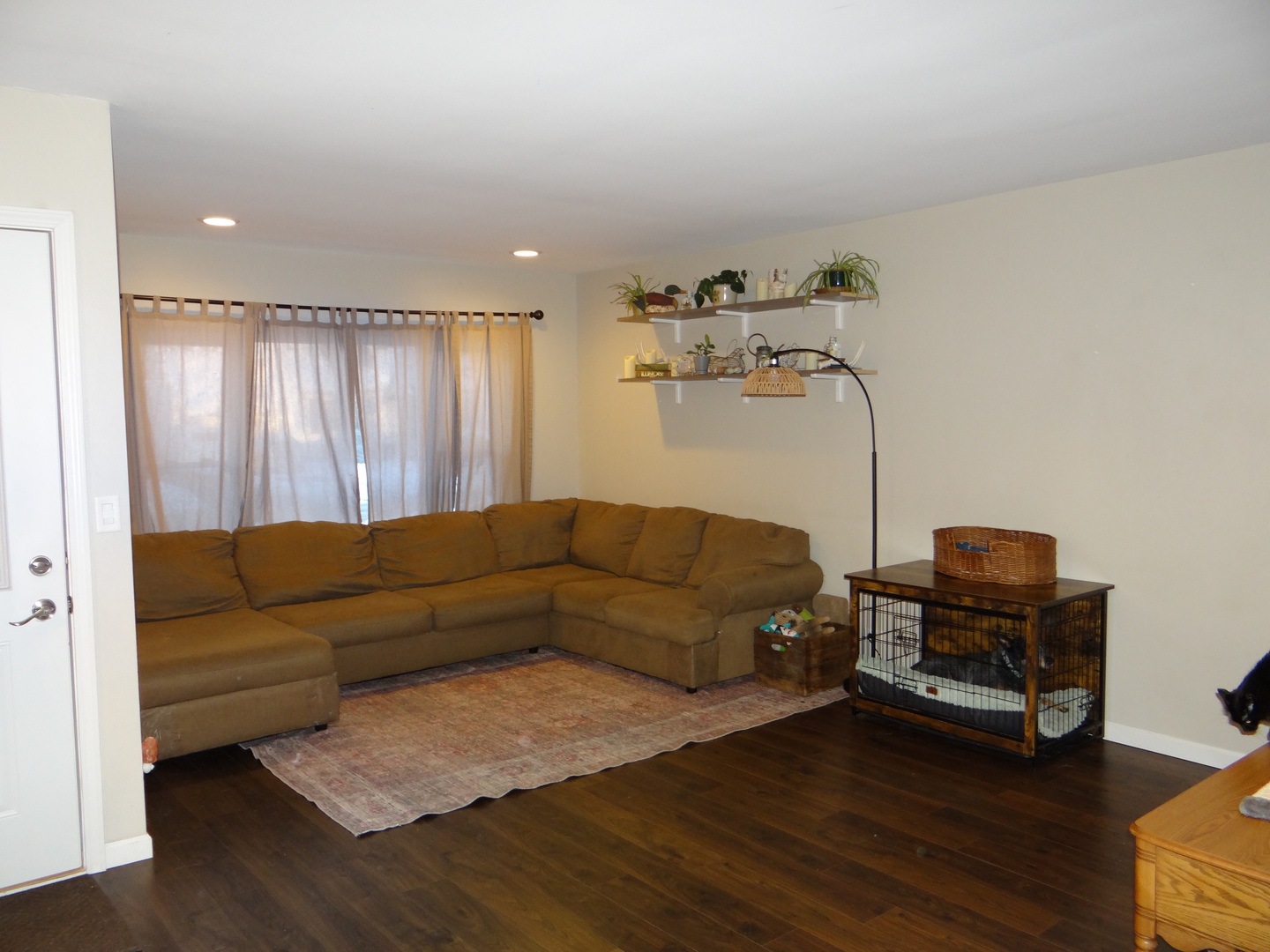 809 Douglas Street Morris, IL 60450 - Photo 8 of 22 a living room with furniture and a wooden floor