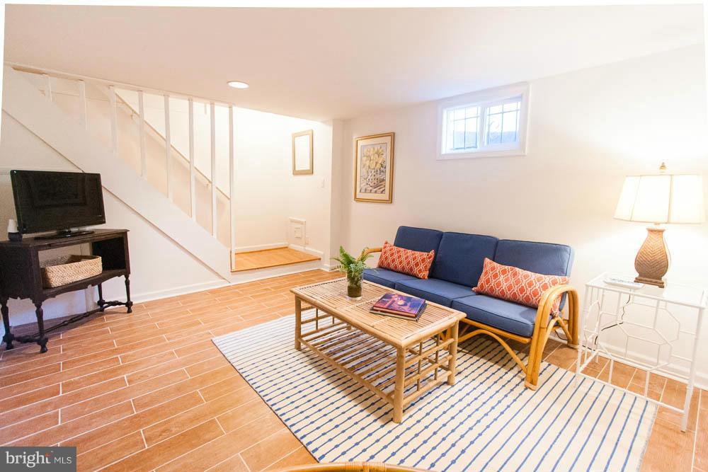 106 South Glebe Road Arlington, VA 22204 - Photo 26 of 28 a living room with furniture and a wooden floor