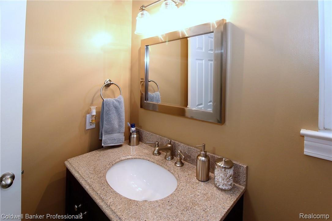 258 Whitney Drive Rochester, MI 48307 - Photo 11 of 22 Whitney (27).jpg
