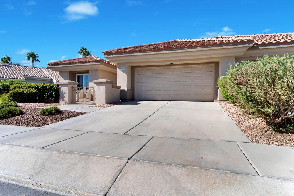 38635 Orangecrest Road Palm Desert, CA 92211 - Photo 29 of 34 a front view of house with yard