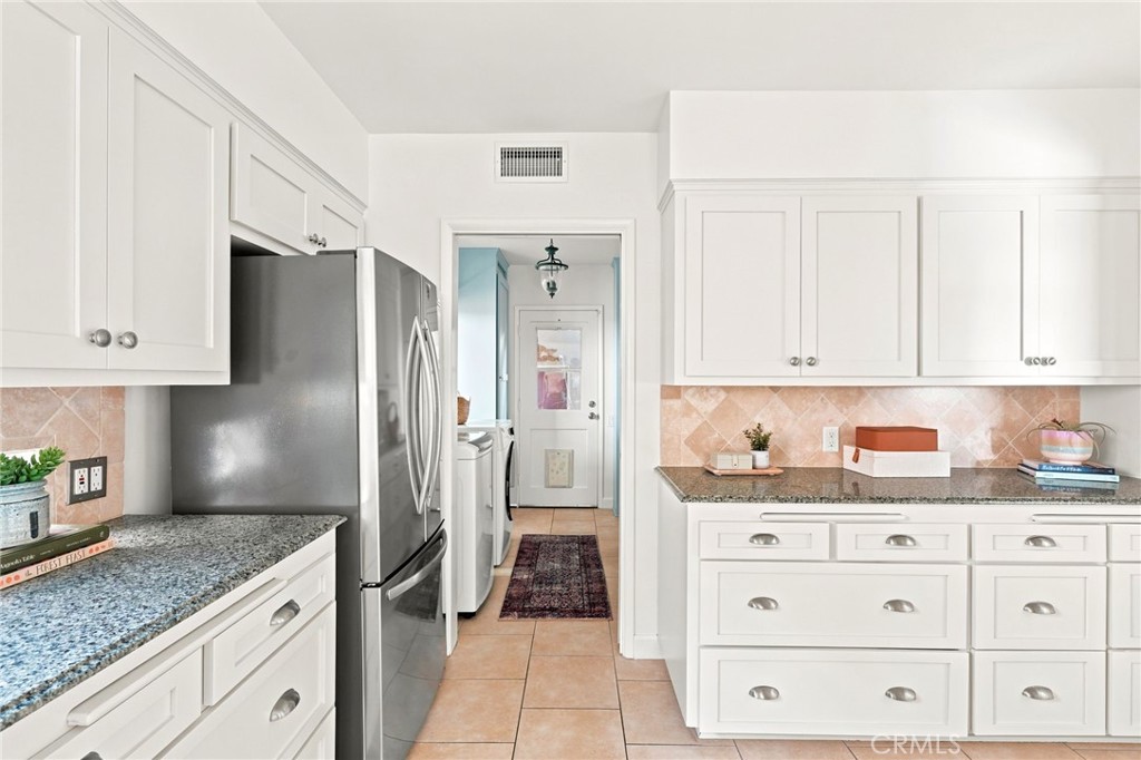 1019 Delaware Road Burbank, CA 91504 - Photo 7 of 43