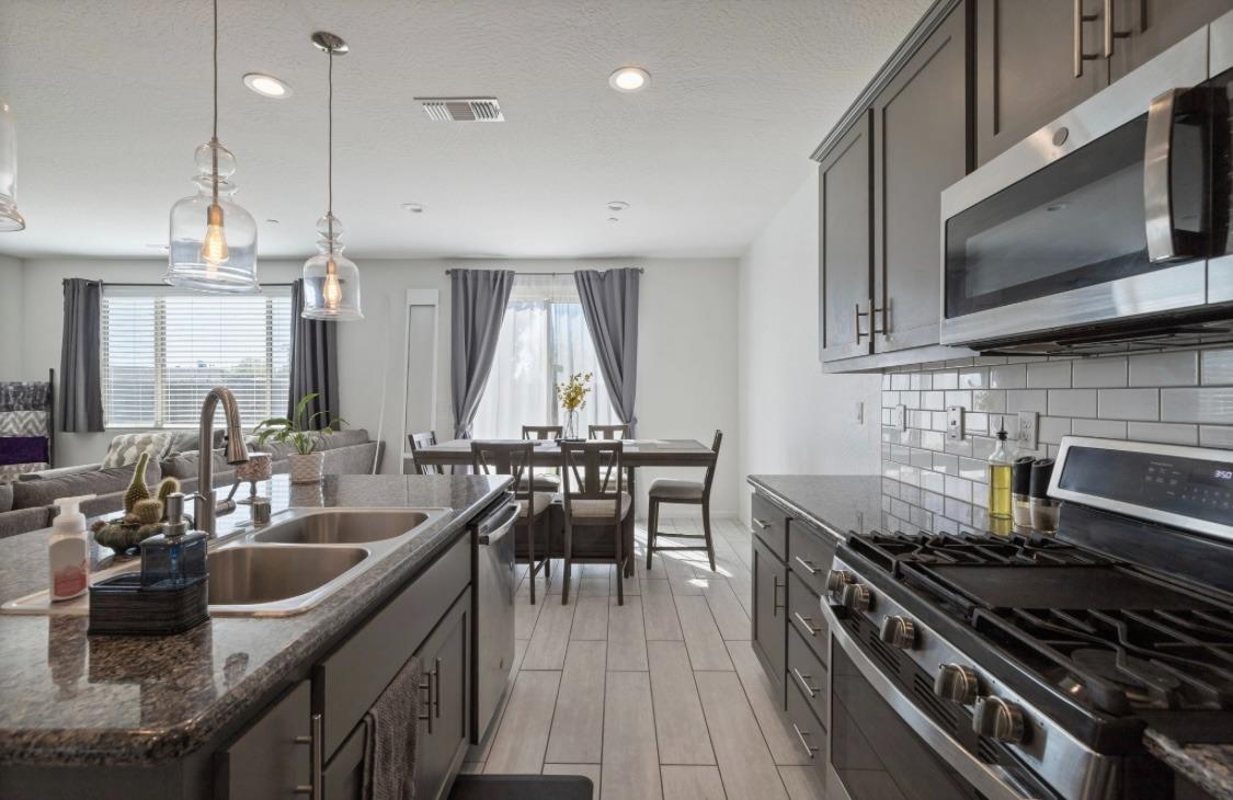 499 Daphne Lane Lemoore, CA 93245 - Photo 11 of 26