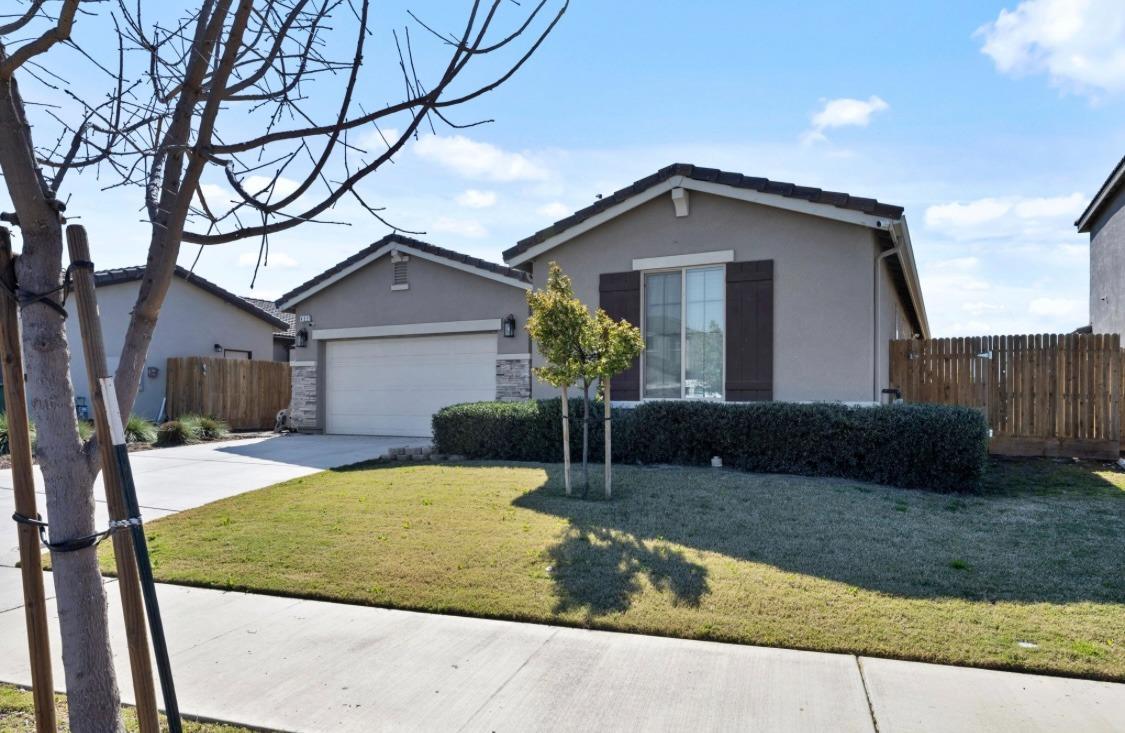 499 Daphne Lane Lemoore, CA 93245 - Photo 2 of 26