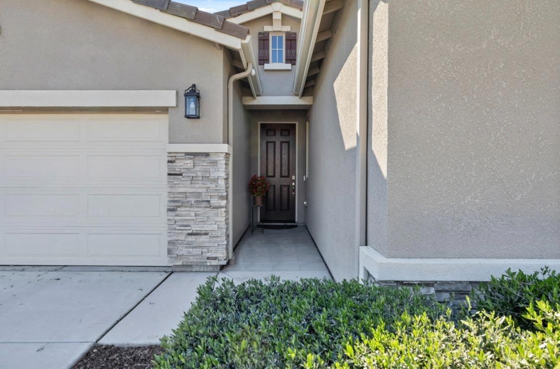 499 Daphne Lane Lemoore, CA 93245 - Photo 3 of 26