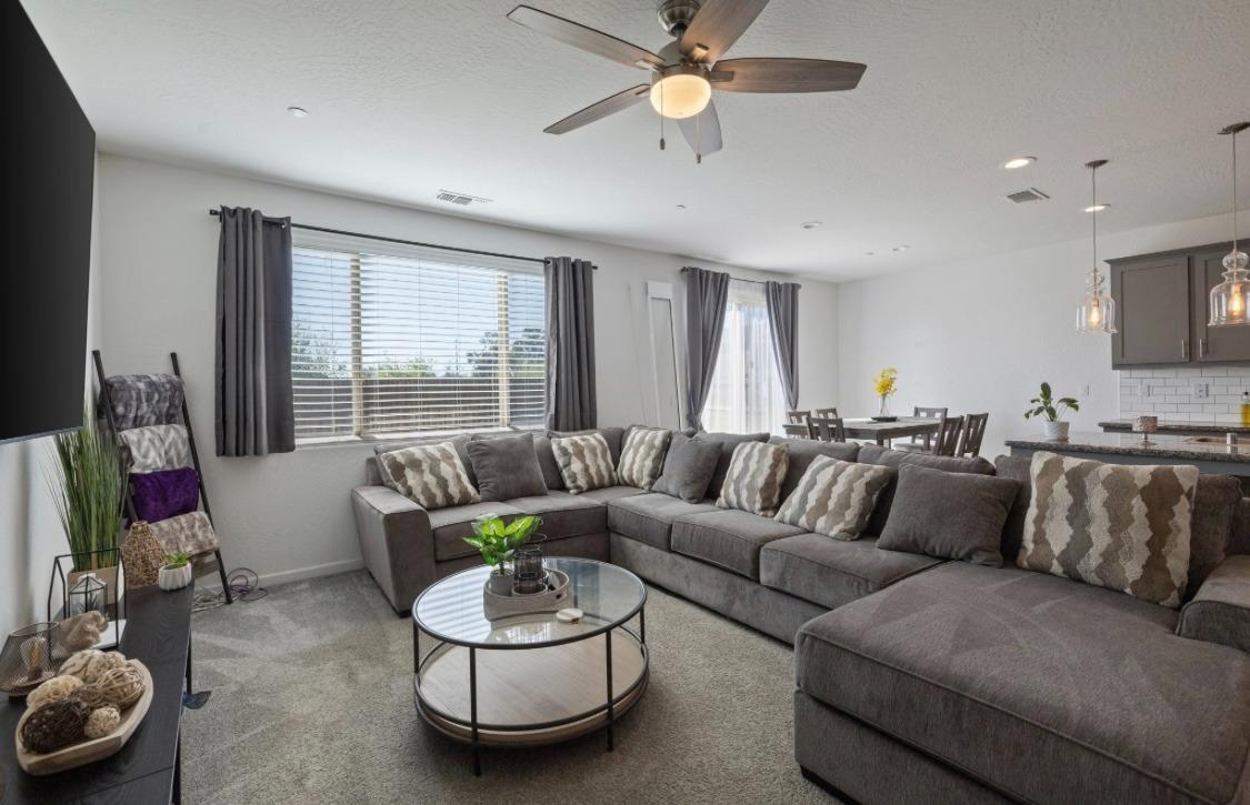 499 Daphne Lane Lemoore, CA 93245 - Photo 4 of 26