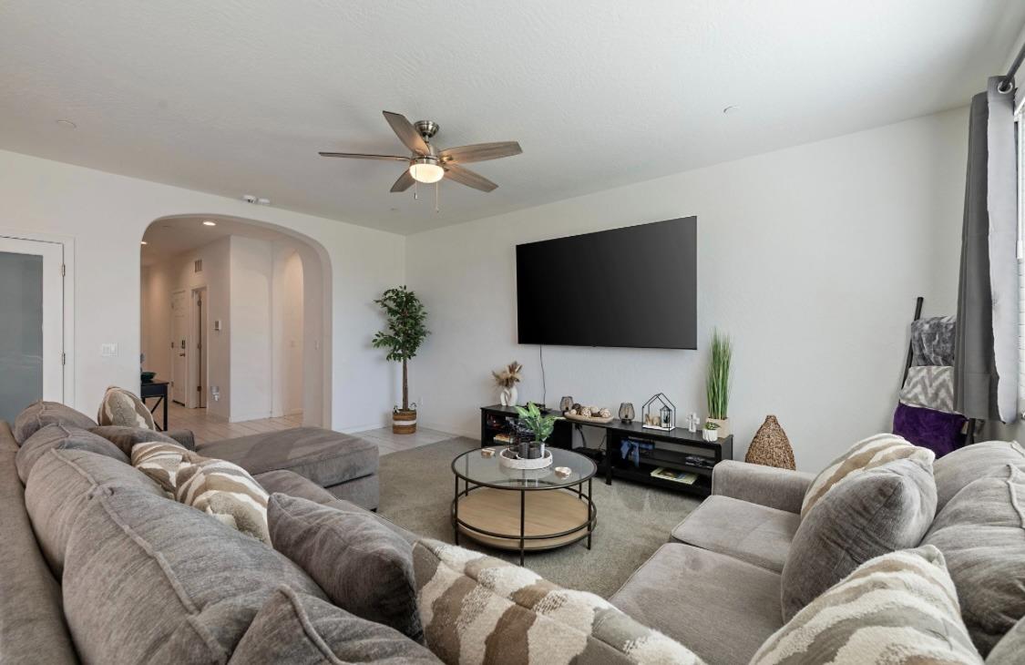 499 Daphne Lane Lemoore, CA 93245 - Photo 6 of 26