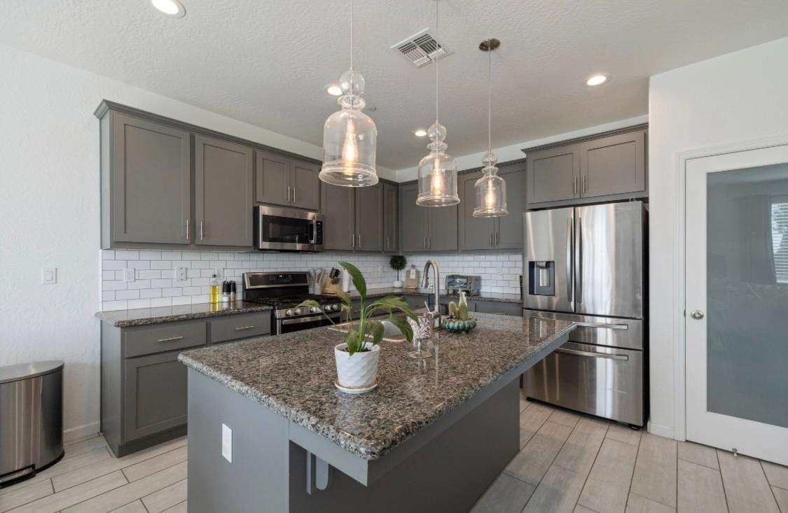 499 Daphne Lane Lemoore, CA 93245 - Photo 8 of 26