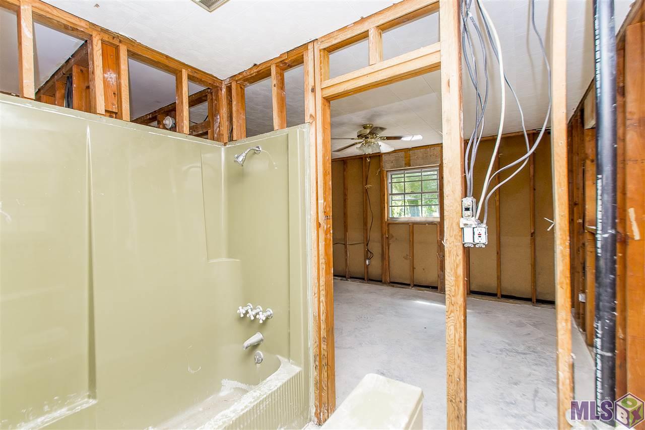11110 Savoy Road St. Amant, LA 70774 - Photo 19 of 28 Gallery Image 19