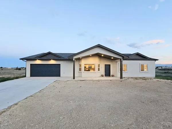 $479,900 | 576 East Earl Drive, Pueblo West, CO 81007