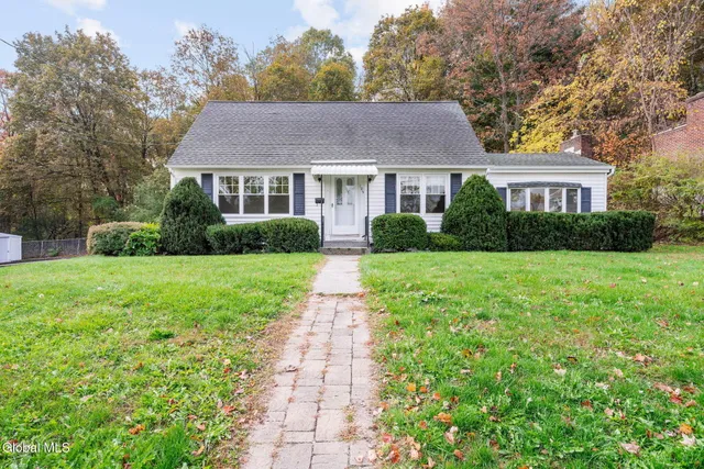$349,900 | 105 Overlook Avenue, Colonie, NY 12110