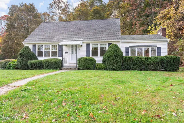 $349,900 | 105 Overlook Avenue, Colonie, NY 12110