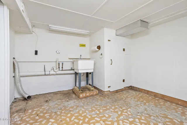 $349,900 | 105 Overlook Avenue, Colonie, NY 12110