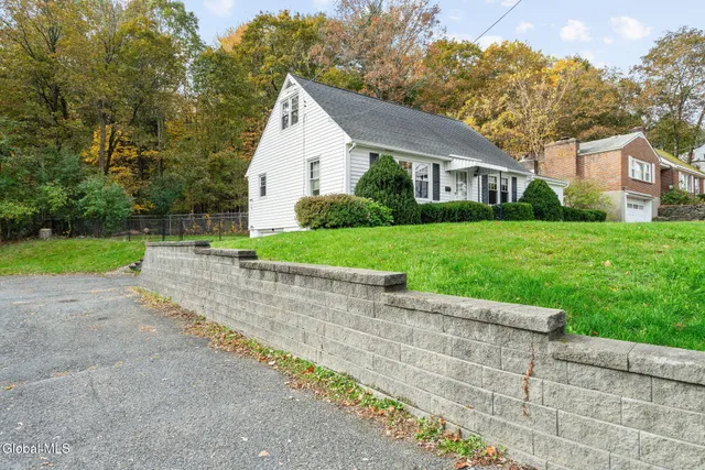 $349,900 | 105 Overlook Avenue, Colonie, NY 12110