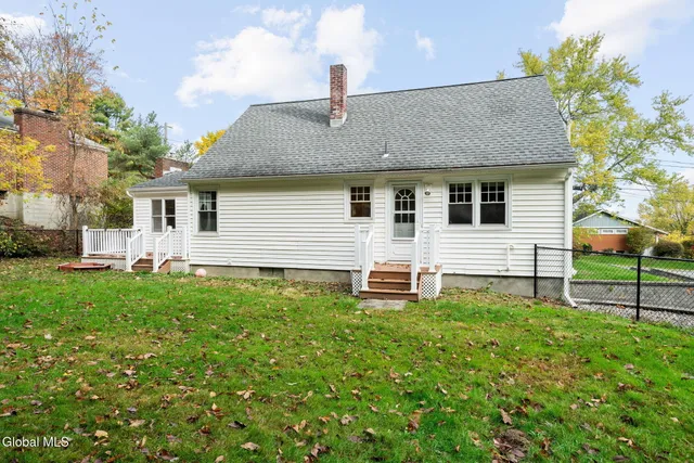 $349,900 | 105 Overlook Avenue, Colonie, NY 12110